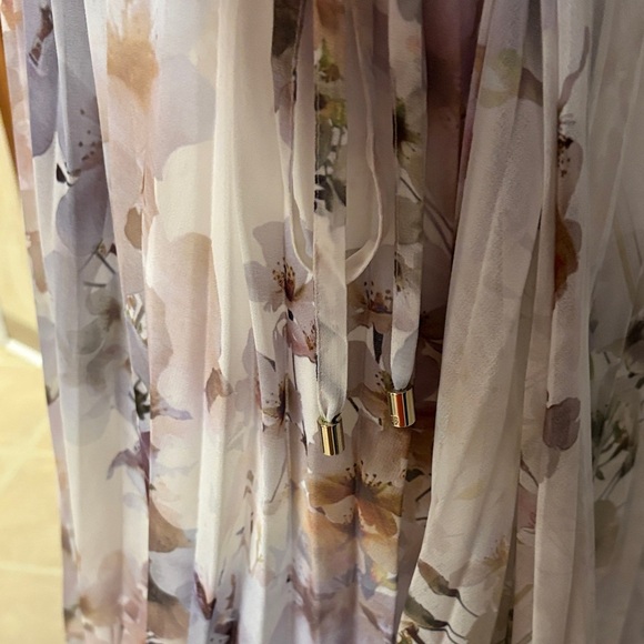 Ted Baker Pettraa Vanilla Pleat Dip Hem Dress In White floral, size 3 - Picture 7 of 12
